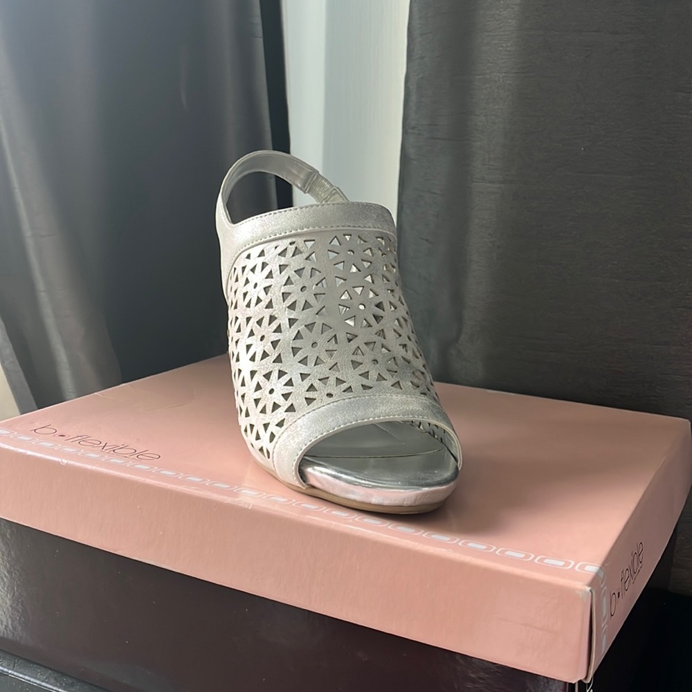 B-flexible silver heels